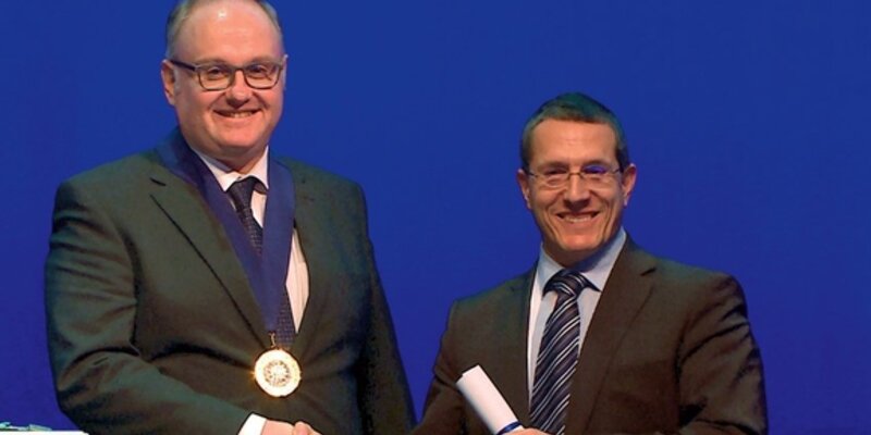 EFP president Anton Sculean receives award from European Orthodontic Society