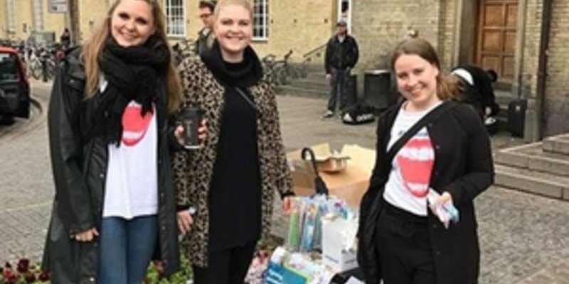 Denmark: students target commuters with leaflets