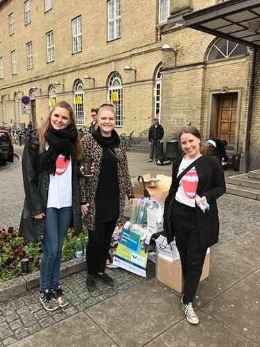 Denmark: students target commuters with leaflets